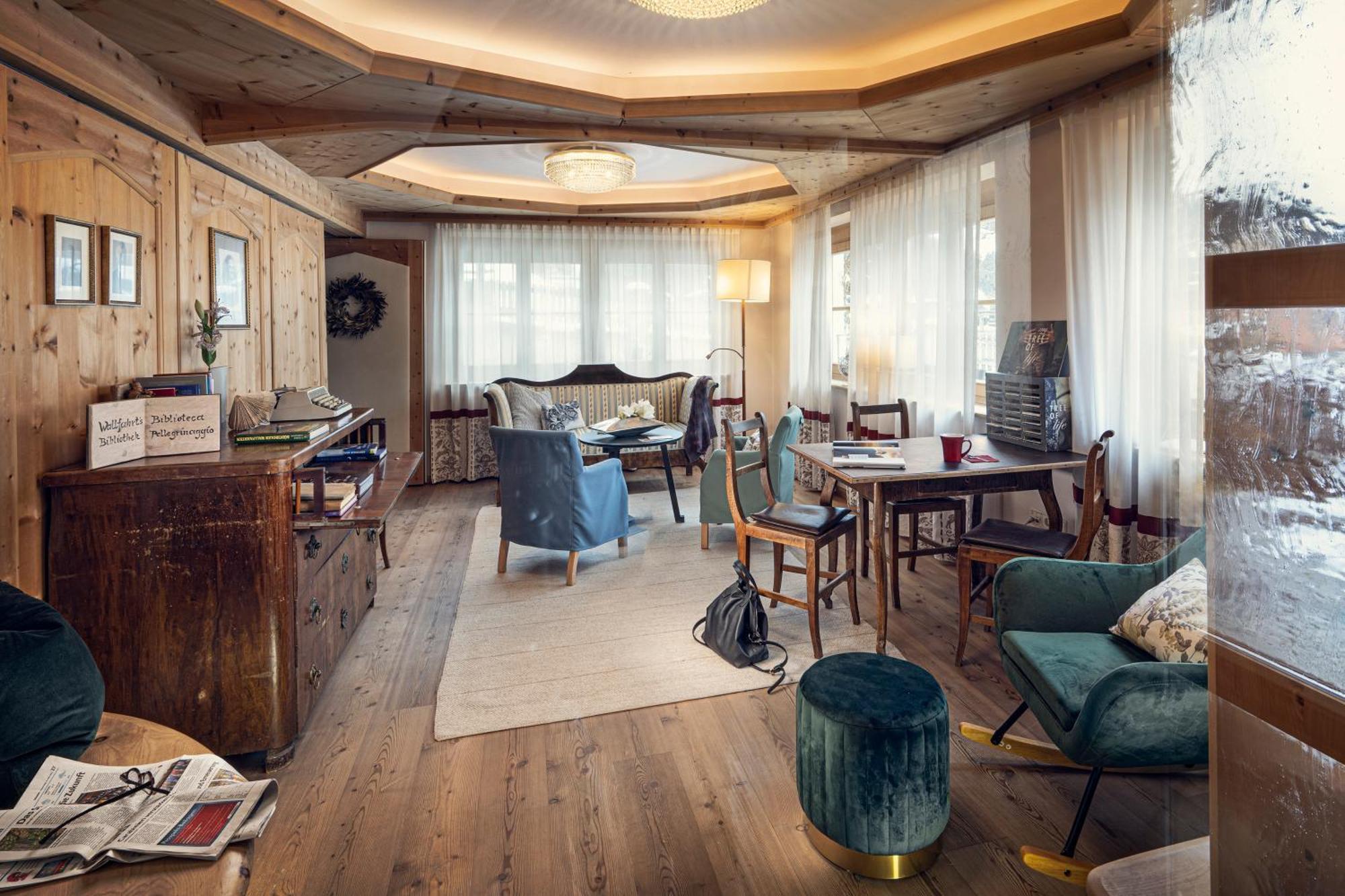 Naturhotel Saalerwirt サン・ロレンツォ・ディ・セバート エクステリア 写真